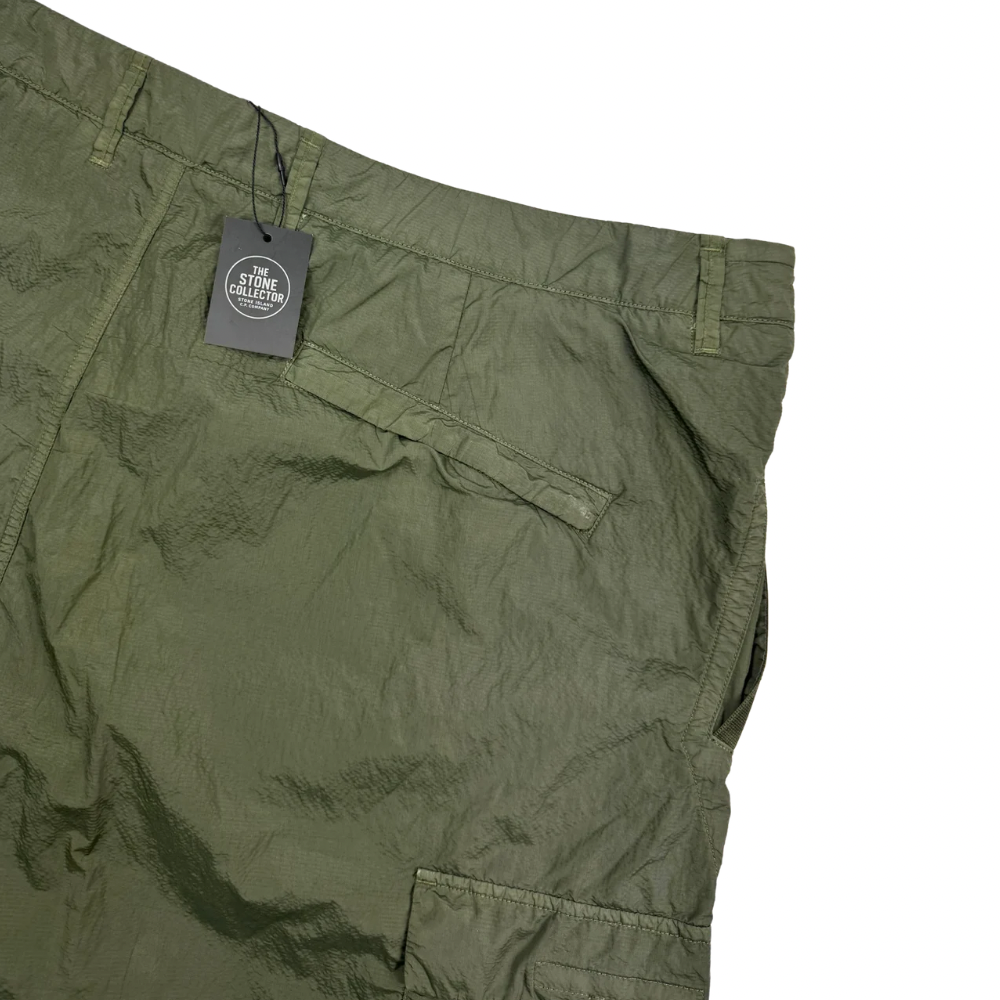 Pantalón Corto Cargo Stone Island verde - talla W/40