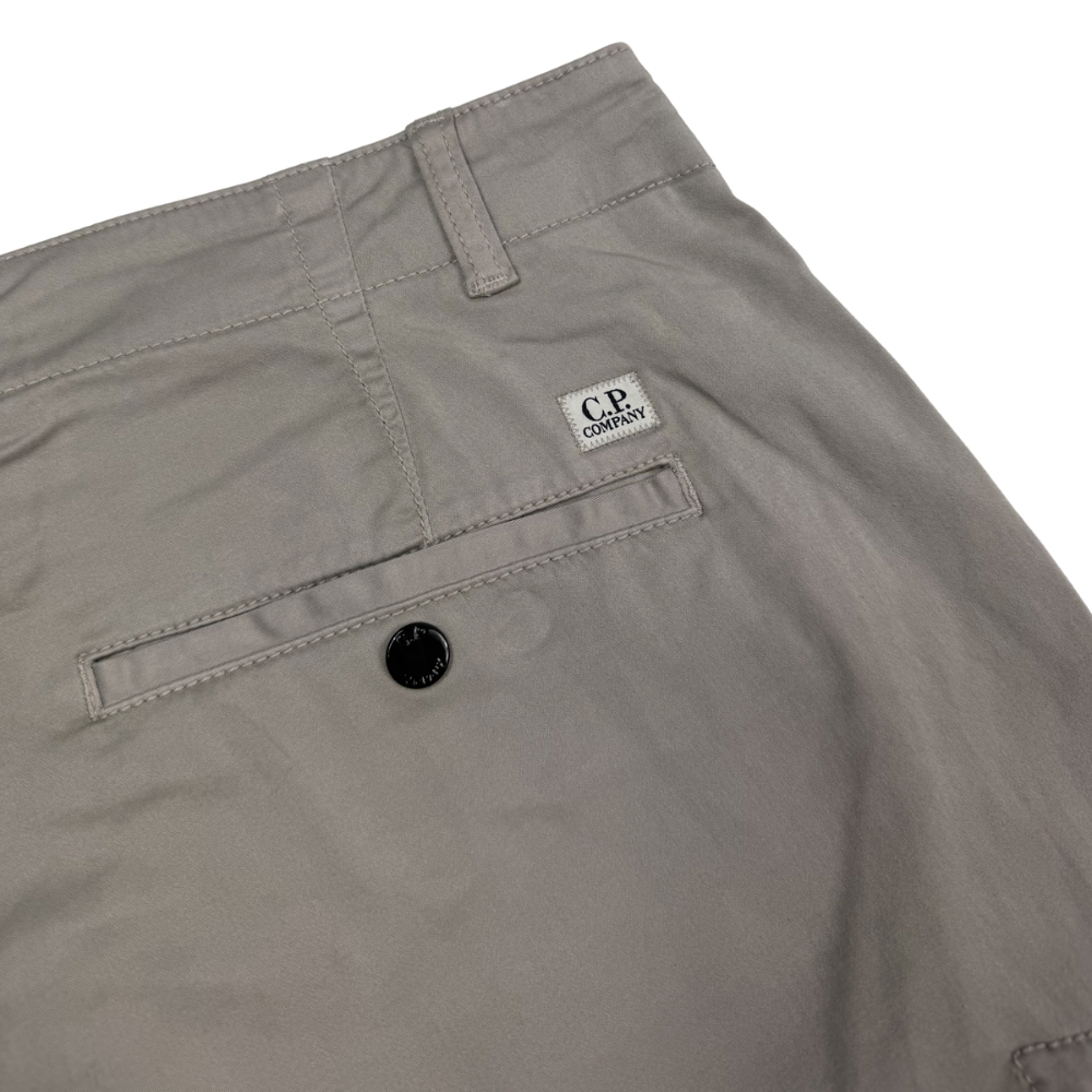 PANTALÓN CARGO CORTO SATIN STRETCH C.P. COMPANY - talla 46/48