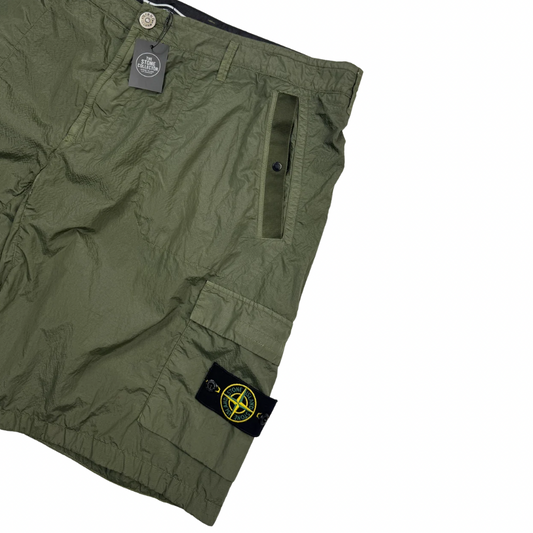 Pantalón Corto Cargo Stone Island verde - talla W/40