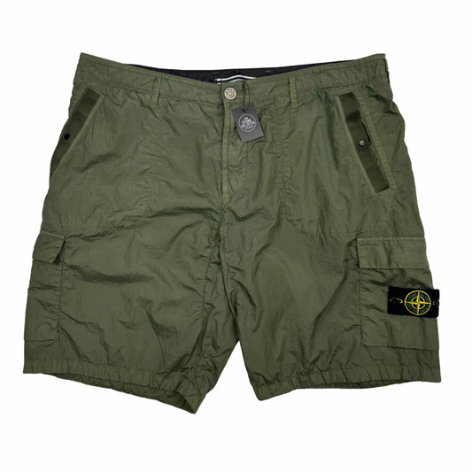 Pantalón Corto Cargo Stone Island verde - talla W/40