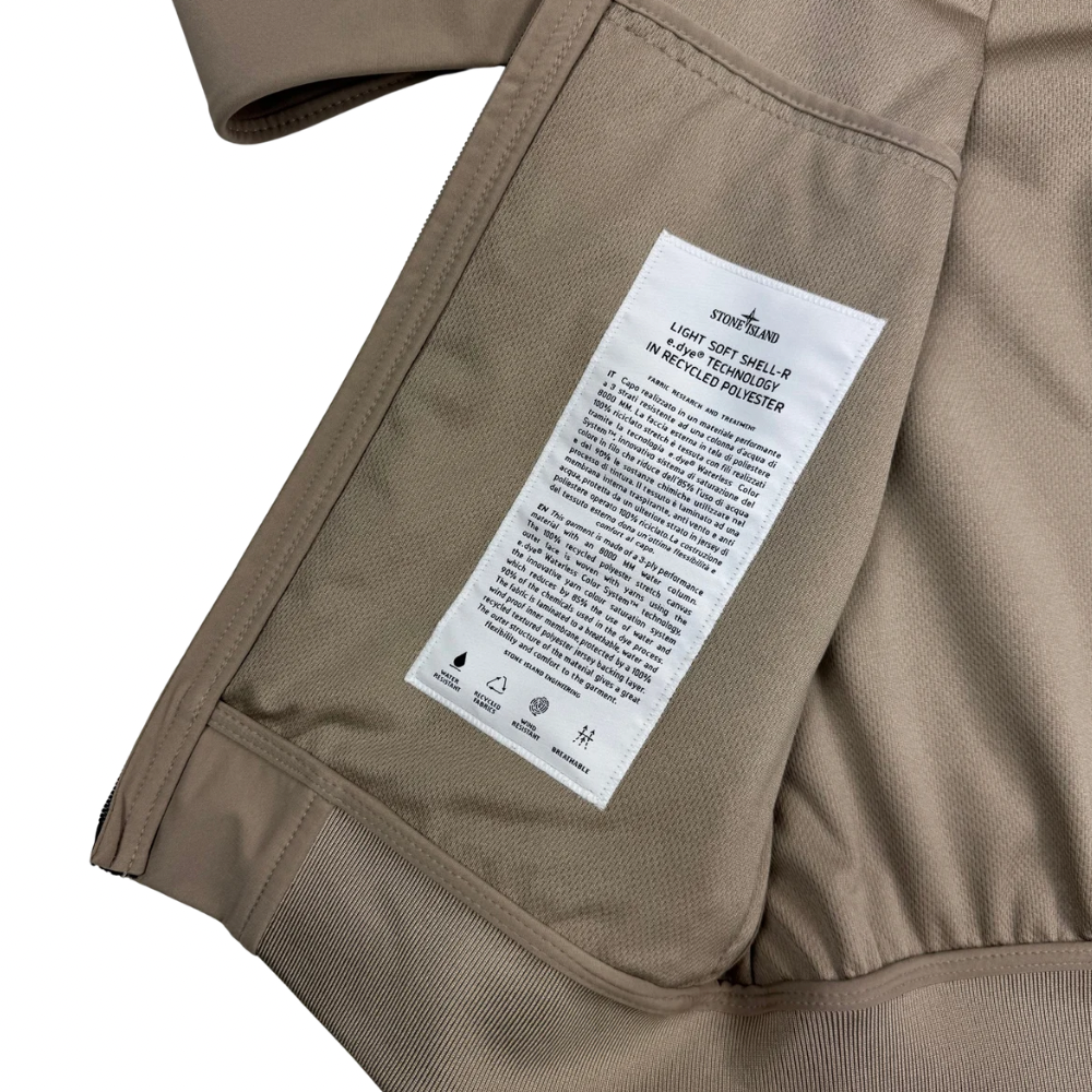 Chaqueta Stone Island Light Soft Shell-R e.dye Technology in Recycled Polyester beige - talla M