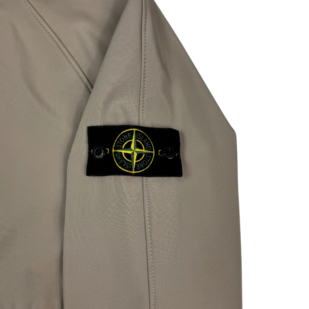 Chaqueta Stone Island Light Soft Shell-R e.dye Technology in Recycled Polyester beige - talla M