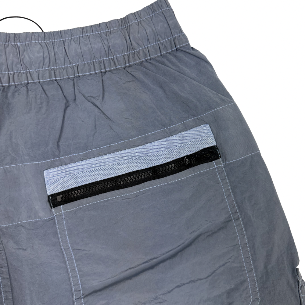 Pantalón Cargo Corto Stone Island Celeste nylon metal - talla W/30 / W/32