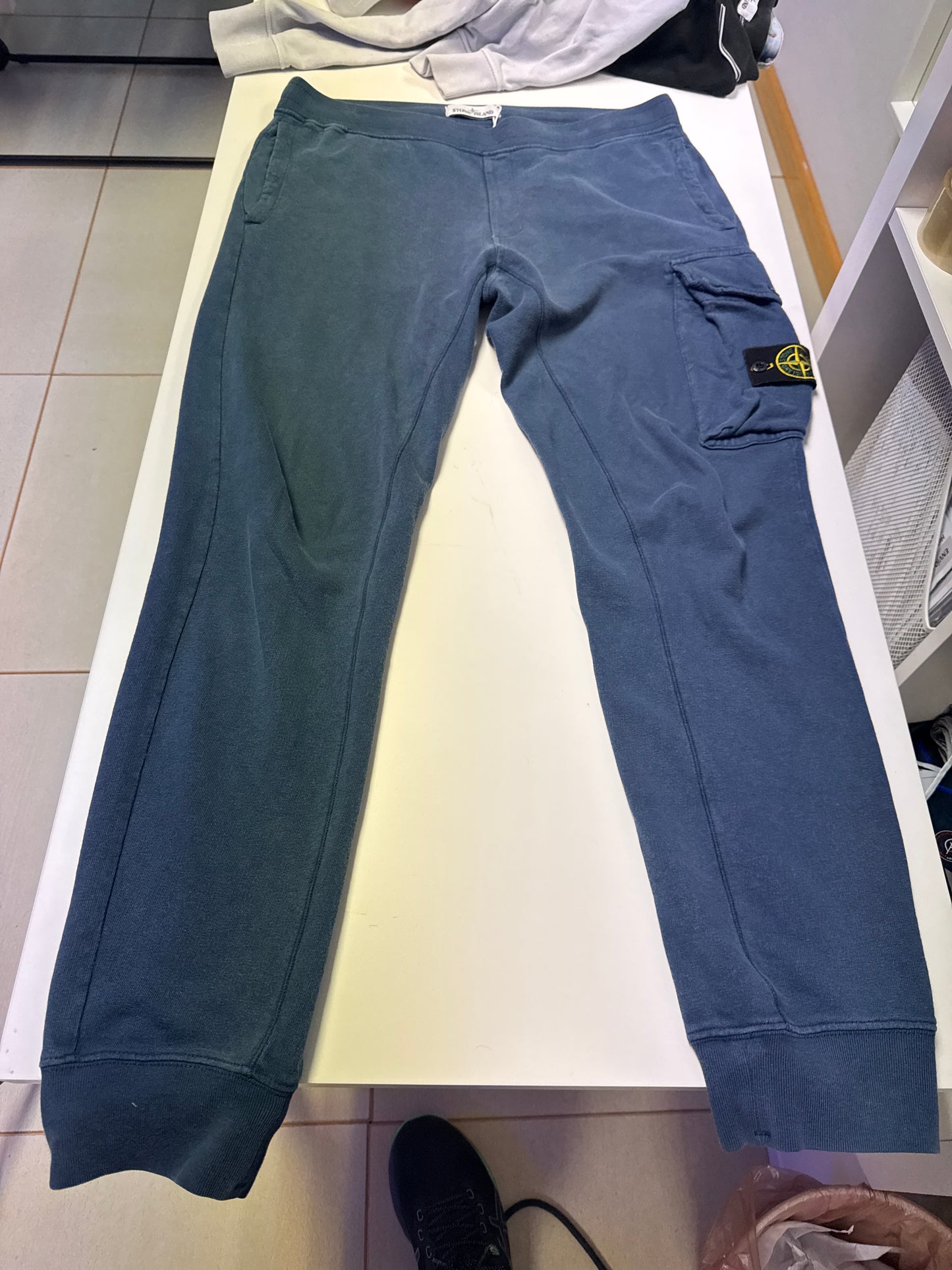 PANTALÓN CARGO JOGGER STONE ISLAND - talla M/L