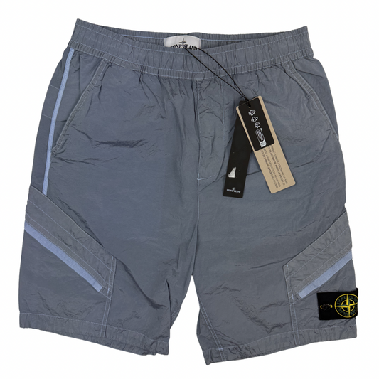 Pantalón Cargo Corto Stone Island  nylon metal celeste - talla W/30 / W/32