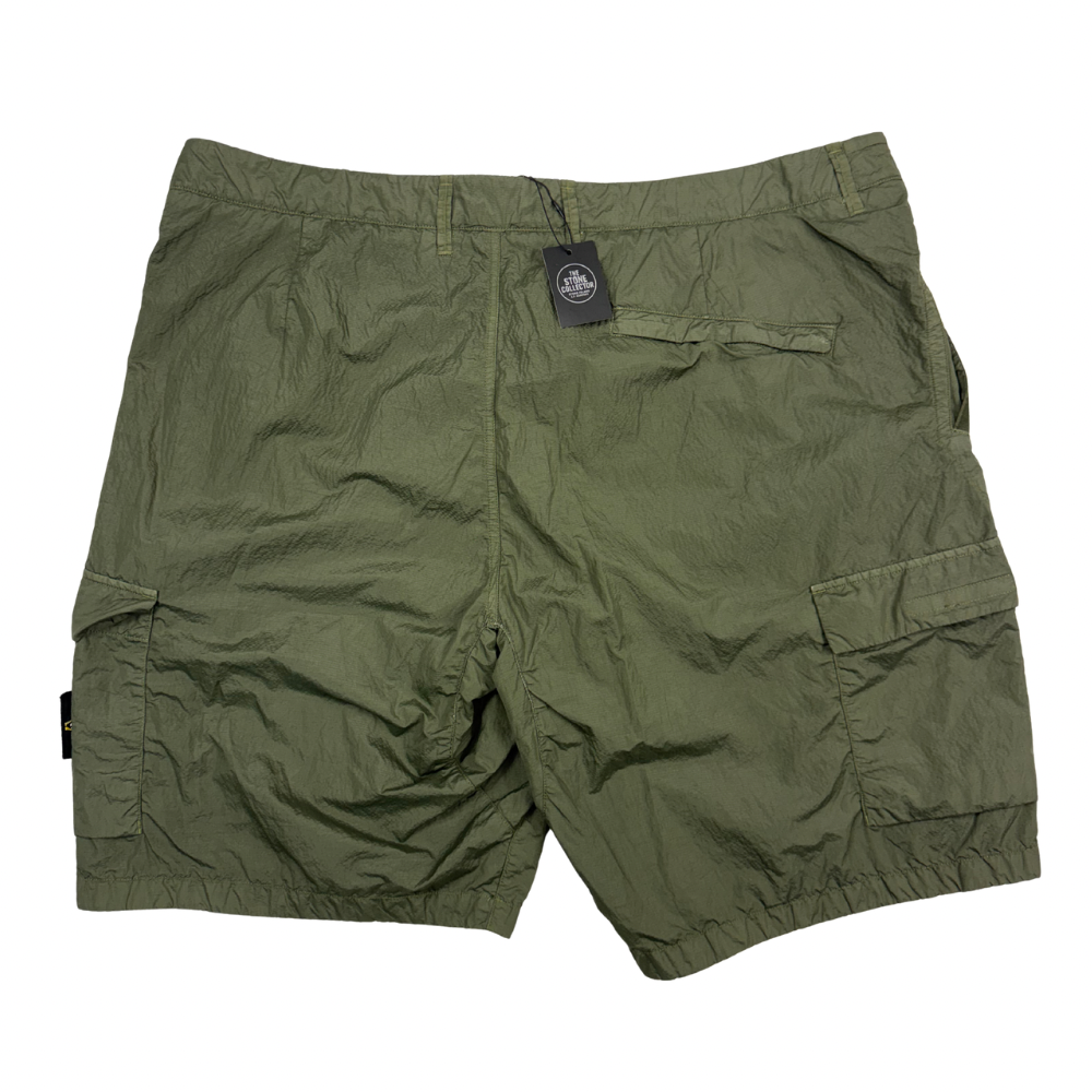 Pantalón Corto Cargo Stone Island verde - talla W/40